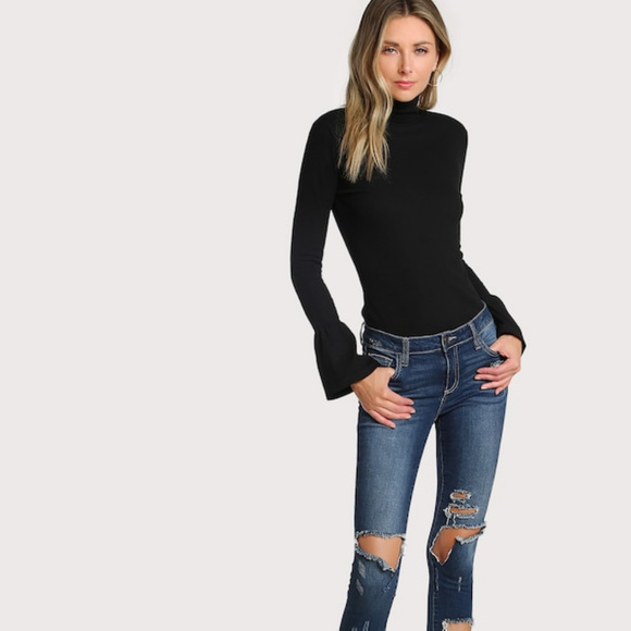 🌸SHEIN Black Bell Sleeves Cuff Knit Top - Picture 1 of 4